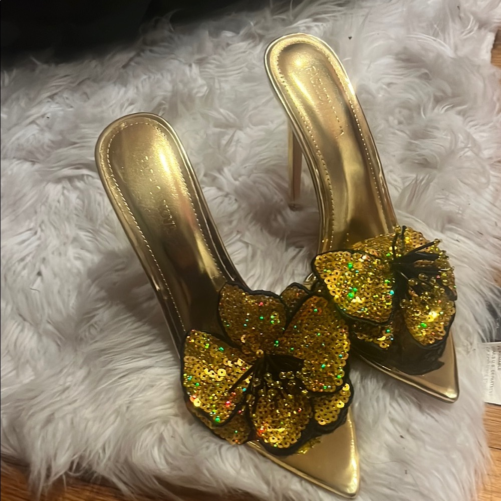 Elegant Gold Butterfly Embellished Women's Heels